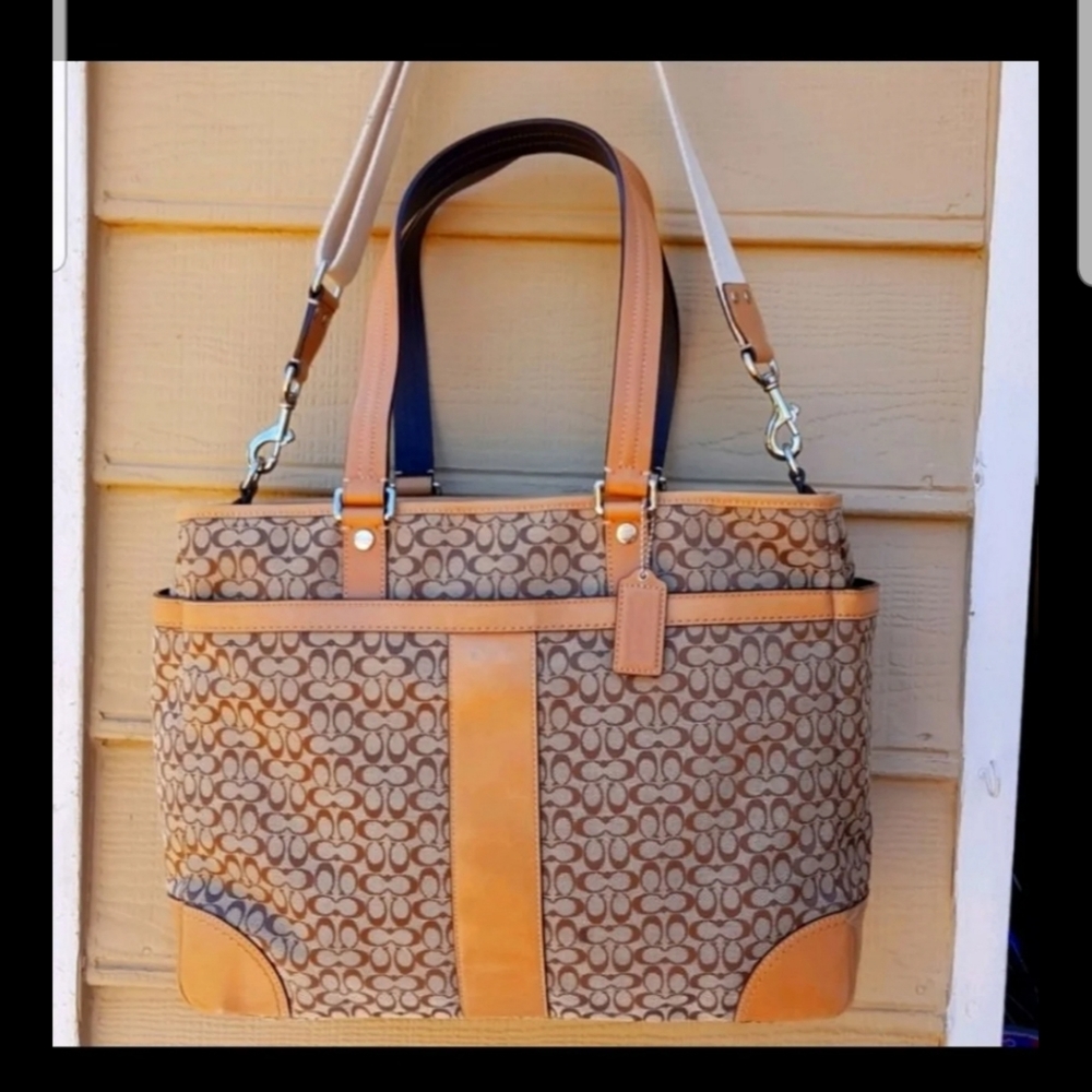 - Coach Voyager Large Tote Bag